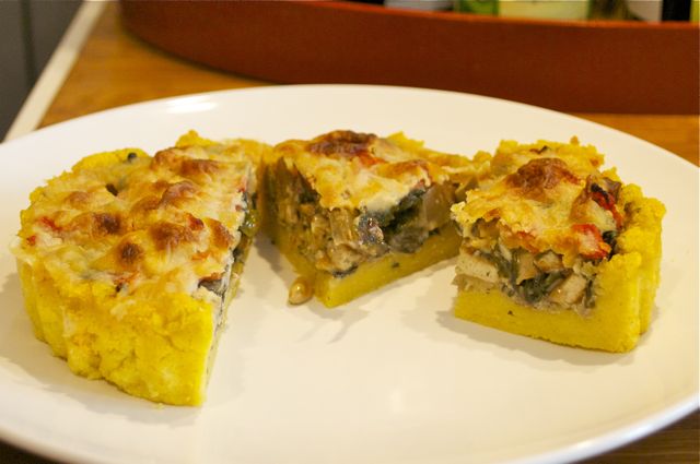 Polenta-Tartes mit Mangold und Tomaten